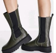Steve Madden Khakhi Chelsea Boots. Size 7