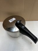 Prestige Pressure Cooker. RRP £60- Grade U
