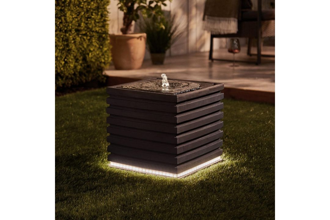 LED RIBBED CUBE WATER FEATURE. RRP £299.99 EACH INDOOR/OUTDOOR - Image 1 of 2