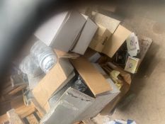 1 Large Pallet of Light Fittings