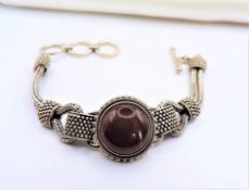 Sterling Silver SUARTI Cabochon Red Carnelian Bracelet New with Gift Box