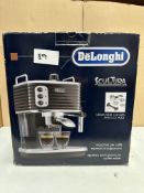 Delonghi Scultura Espresso and Cappuccino Maker. RRP £150. Grade U