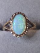 A Stunning 9ct Gold and Opal Ring. Approximately 0.8 Carats.