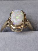 A Stunning 14ct Gold and Opal Ring. Approximately 1.0 Carats.