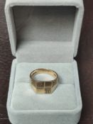9ct Gold Gent's Ring. Size T ½.