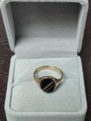 9ct Gold Onyx Gent's Ring. Size S.
