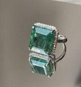 IGI Cert 8.77CT Natural Emerald Ring Natural Diamonds & 18k Gold