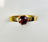 Beautiful Natural Spinel Ring & 18k Yellow Gold