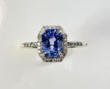 Beautiful 1.75 CT Unheated Ceylon Cornflour Blue Sapphire Diamonds & 18k Gold