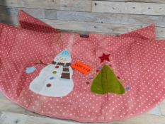 120cm 3D Quilted Fabric Christmas tree skirt. RRP £24.99