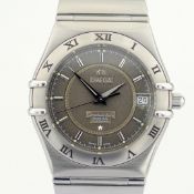 Omega / Constellation Perpetual Calendar - Gentlemen's Steel Wristwatch