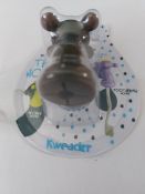 Tap novelty pencil or toothbrush holders. X 10
