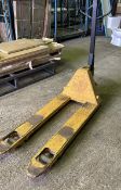 Pallet Truck **No Vat on Hammer**