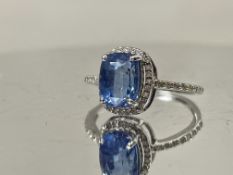 Beautiful 2.65 CT Natural Ceylon Cornflour Blue Sapphire Diamonds & 18k Gold