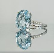 Beautiful Natural Flawless 5.81CT Aquamarine Ring With Diamonds And 18k Gold