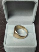 9Ct Gold Heavy Gent’s Signet Ring. Size Z