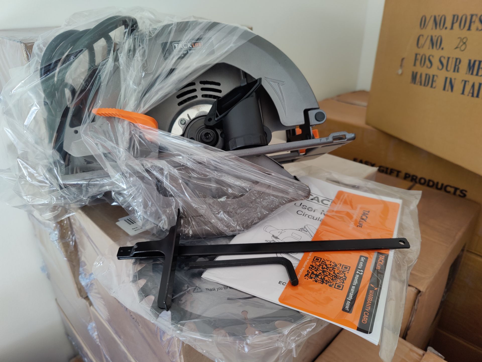 New Boxed Tacklife Electric Circular Saw,1500W, 5000 RPM With Bevel Cuts 2-3/5' - Image 3 of 4