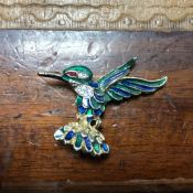Collection of 6 Brooches