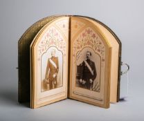 Fotoalbum einer adligen Familie (um 1900)