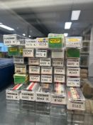 30-teiliges Konvolut von Modellbahnzubehör (Minitrix, Fleischmann)