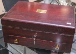 Besteckkasten (Reed & Barton), Holz, Klappdeckel