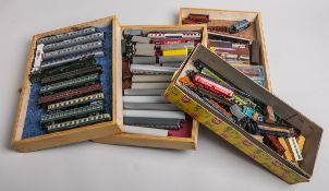 Modelleisenbahn Konvolut div. Hersteller, 53 div. Teile, Wagen