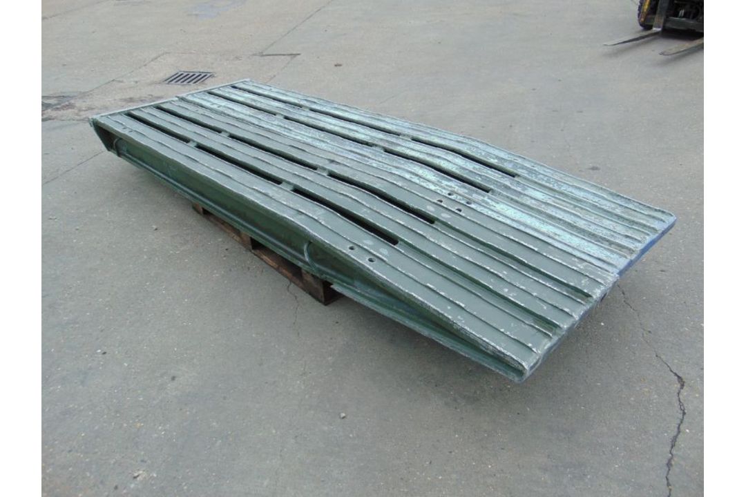 Pair of Very Heavy Duty Aluminium Clip on Vehicle Loading Ramps, 3 m long, 0.54 m wide - Image 1 of 6