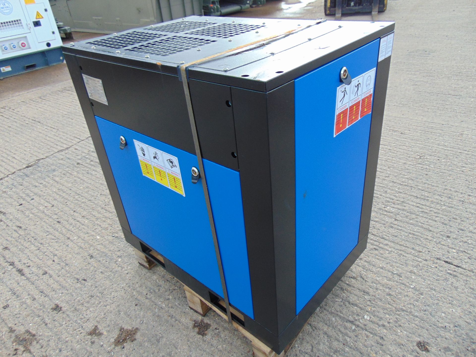 **NEW UNUSED** Zelfir 10HP silenced industrial rotary screw air compressor 3ph 11m3/Min - Image 6 of 11
