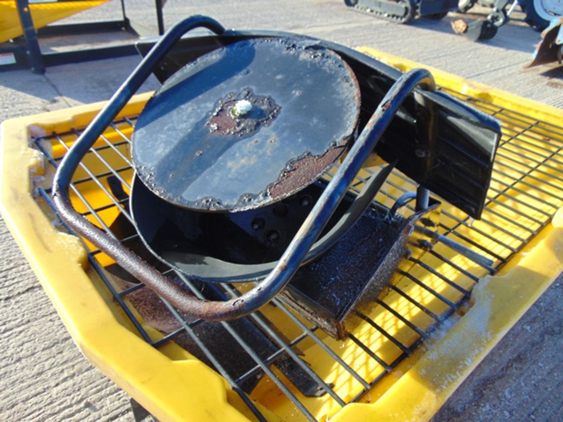 SnowEx Vee Pro 3000 Salt Spreader for pick up RTV Etc - Image 7 of 7