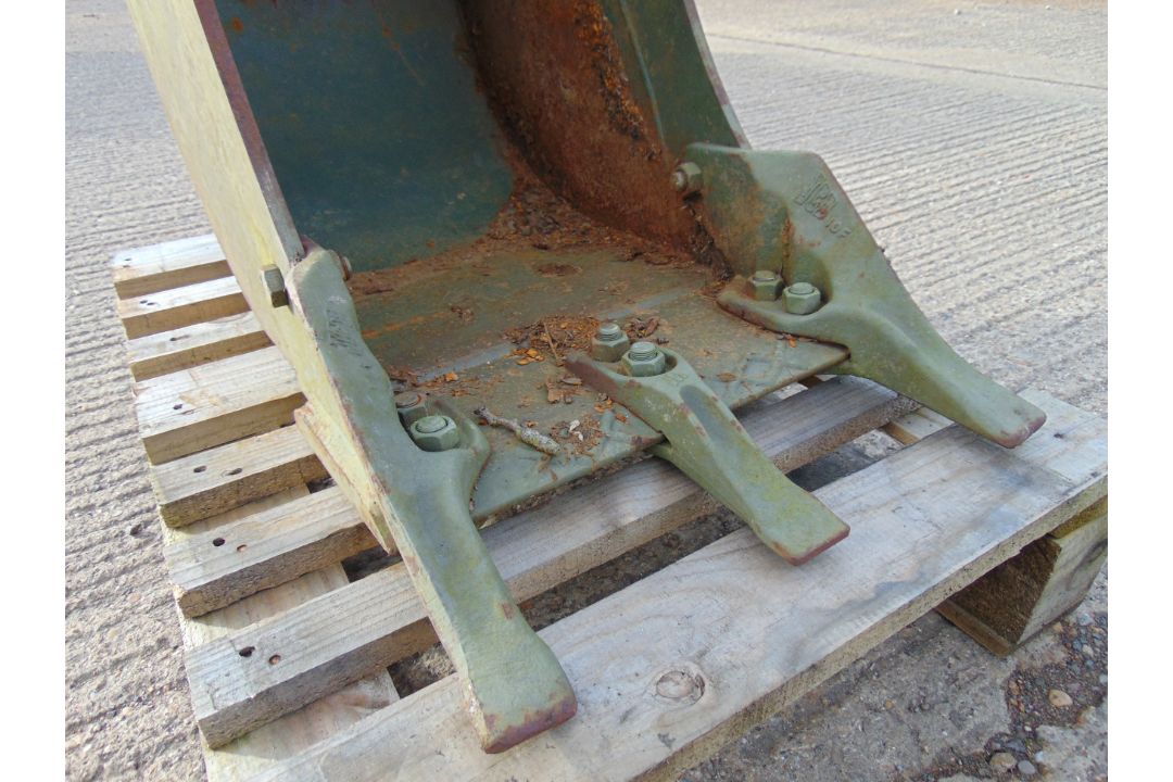 JCB 41cm Excavator Bucket 50mm Pin - Image 2 of 5