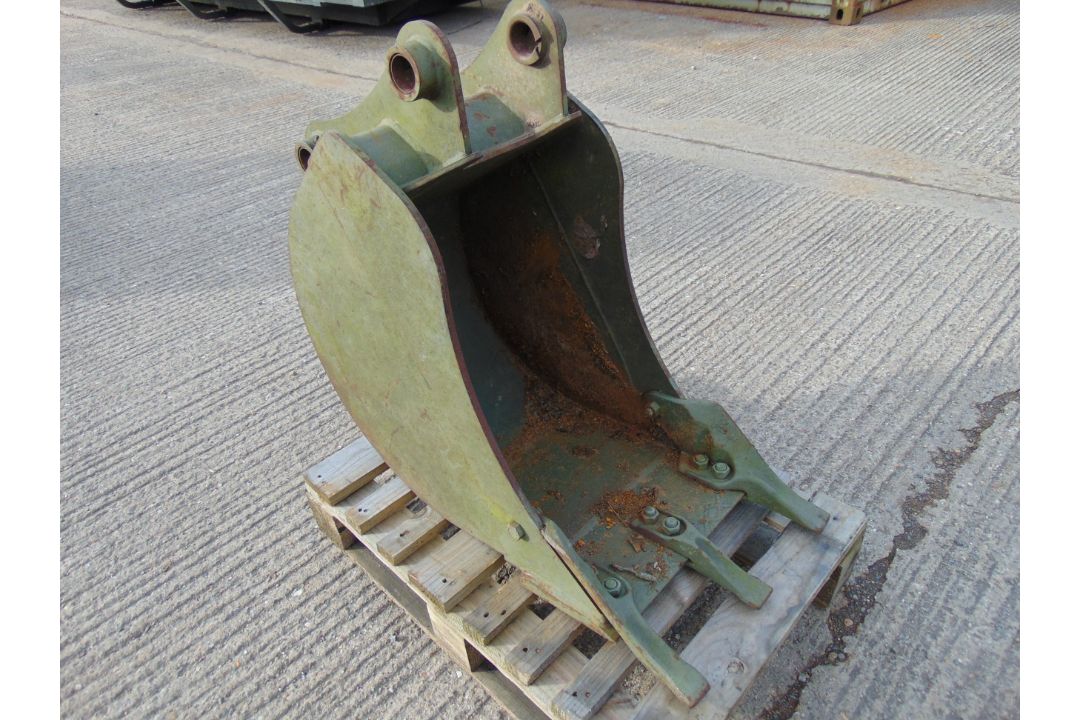 JCB 41cm Excavator Bucket 50mm Pin - Image 1 of 5