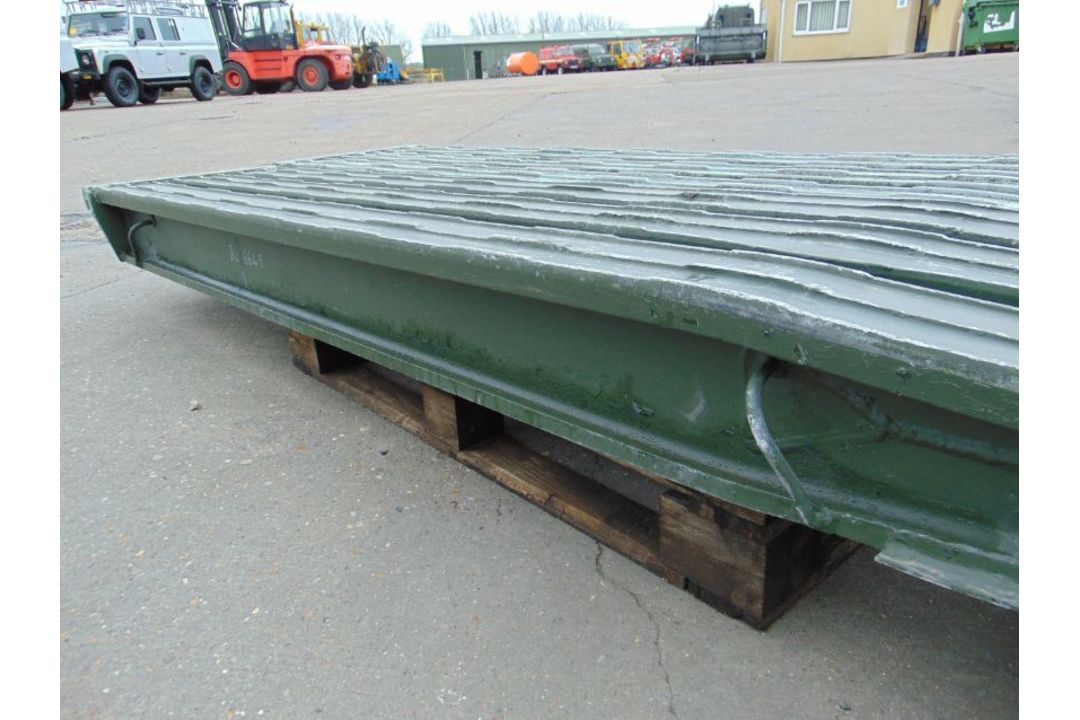 Pair of Very Heavy Duty Aluminium Clip on Vehicle Loading Ramps, 3 m long, 0.54 m wide - Image 4 of 6