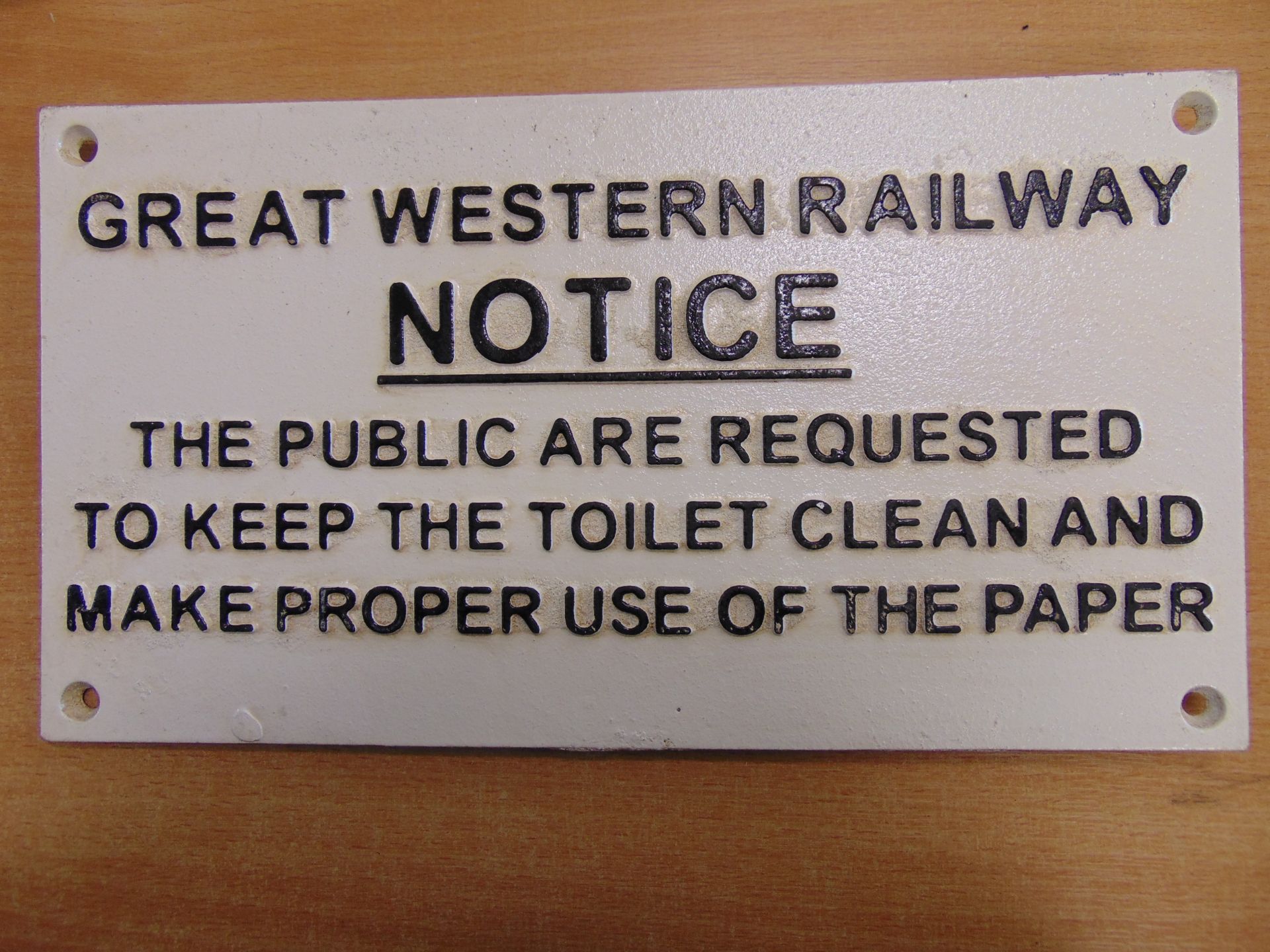 GREAT WESTERN RAILWAY CAST IRON SIGN 30X 15CMS - Image 2 of 3