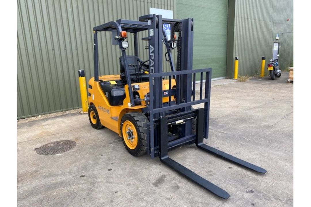 **NEW UNUSED 2022 Apache HH30Z 3000Kg Diesel Fork Lift Truck** - Image 2 of 37