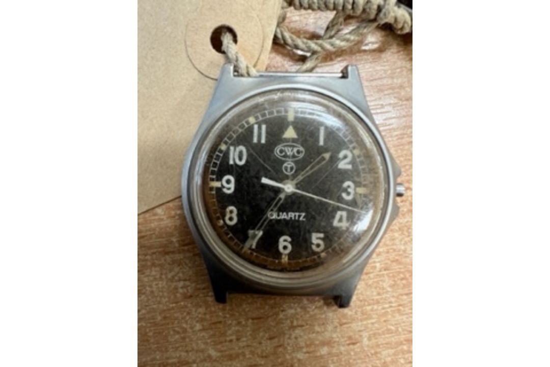 2X CWC W10 BRITISH ARMY SERVICE WATCHES NATO MARKS WATER RESISTANT TO 5ATM DATE 2005/2006 - Image 2 of 10