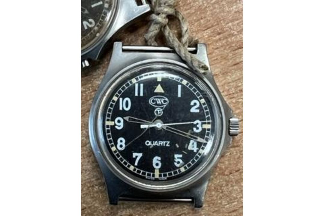2X CWC W10 BRITISH ARMY SERVICE WATCHES NATO MARKS WATER RESISTANT TO 5ATM DATE 2005/2006 - Image 4 of 10