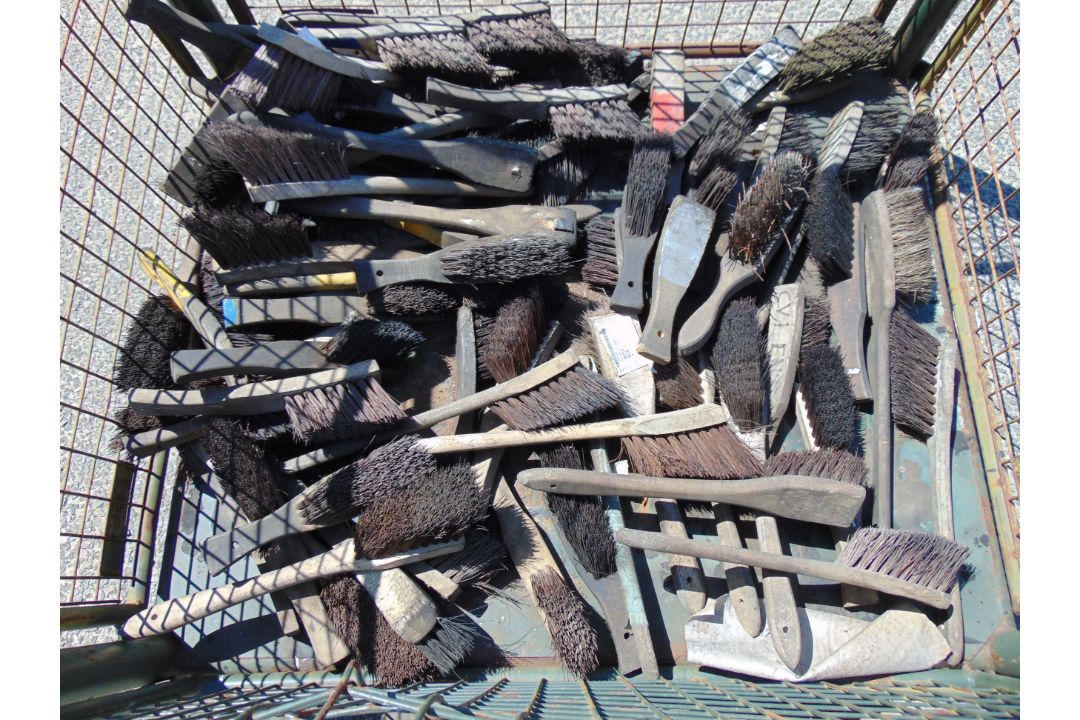 Approx 60 x Tank Track Cleaning Brushes - Image 1 of 4