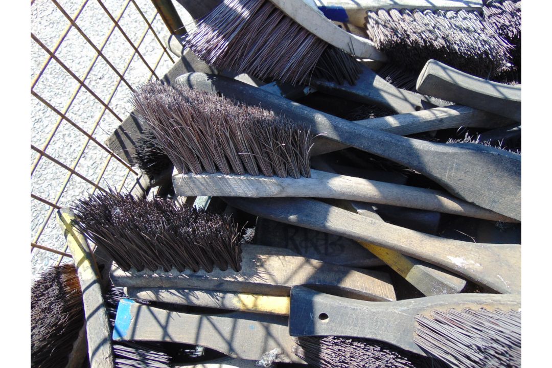Approx 60 x Tank Track Cleaning Brushes - Image 2 of 4