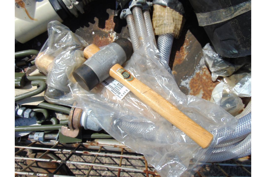 Hoses, Taps, Hammers, Hooks etc - Image 3 of 7