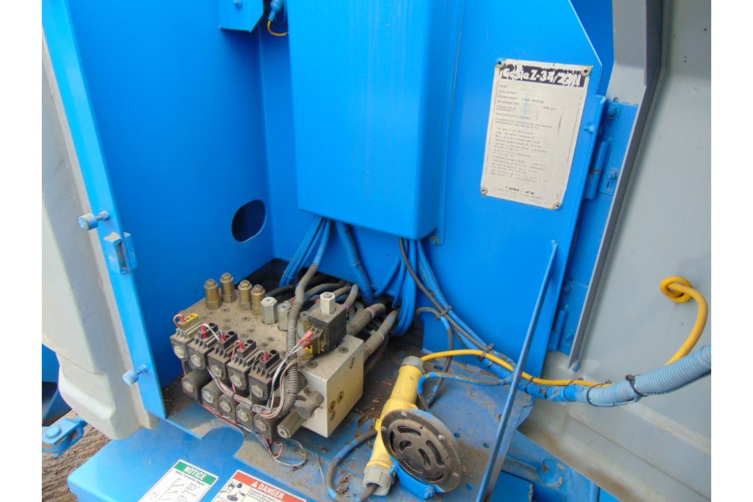 Genie Z-34/22N Articulated Electric Boom Lift ONLY 724 HOURS! - Image 15 of 18