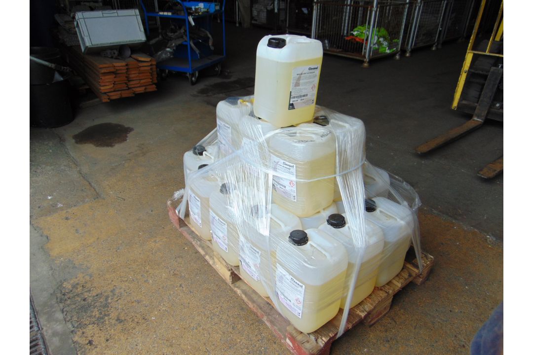 Unissued 25 x 10 Litre Drums of Cleenol MoD Solvent Detergents High Specification - Image 5 of 5