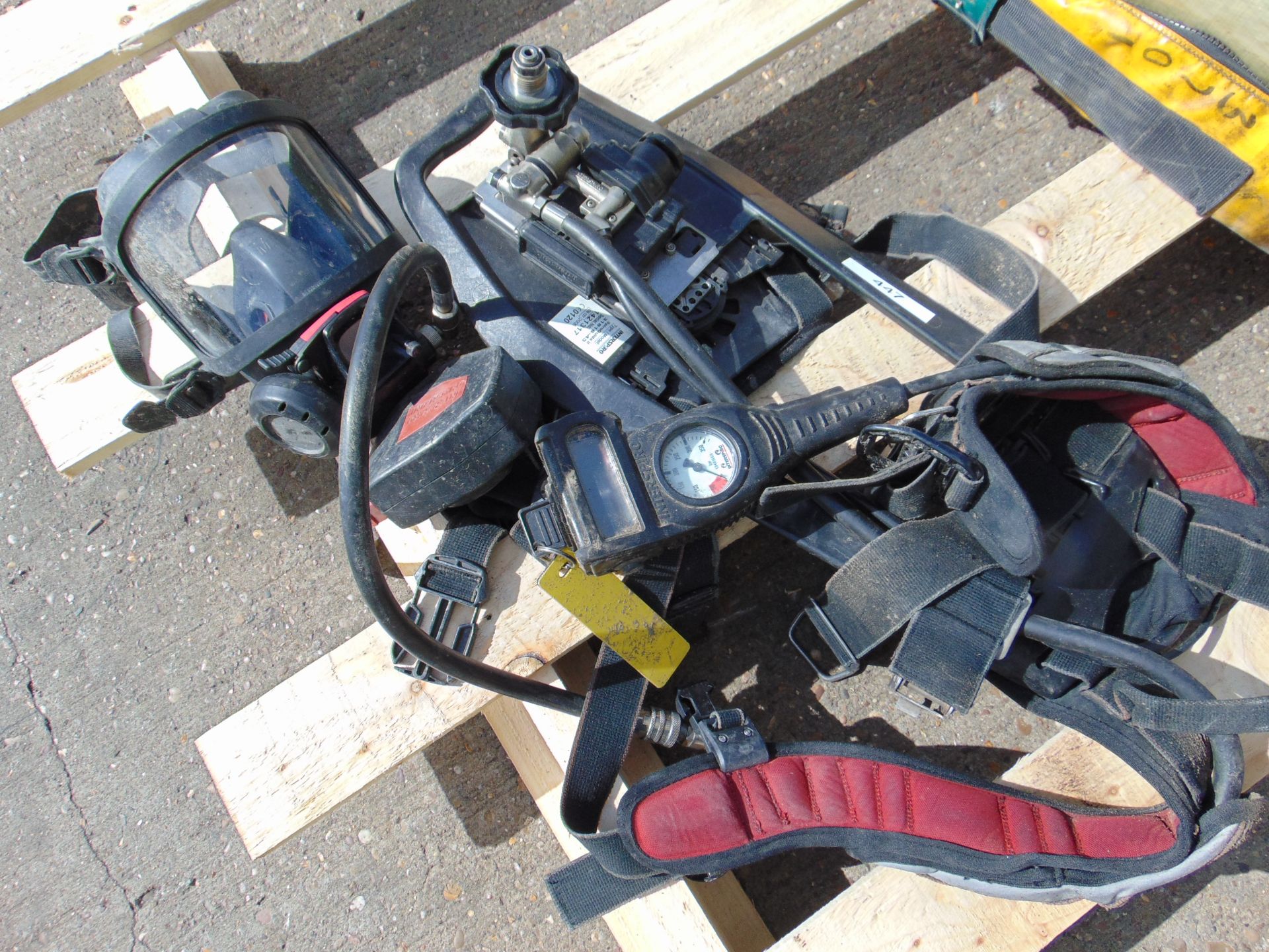 Interspiro Spiroguide II SCBA pack frame harness with Mask and 300 Bar Cylinder - Image 2 of 7