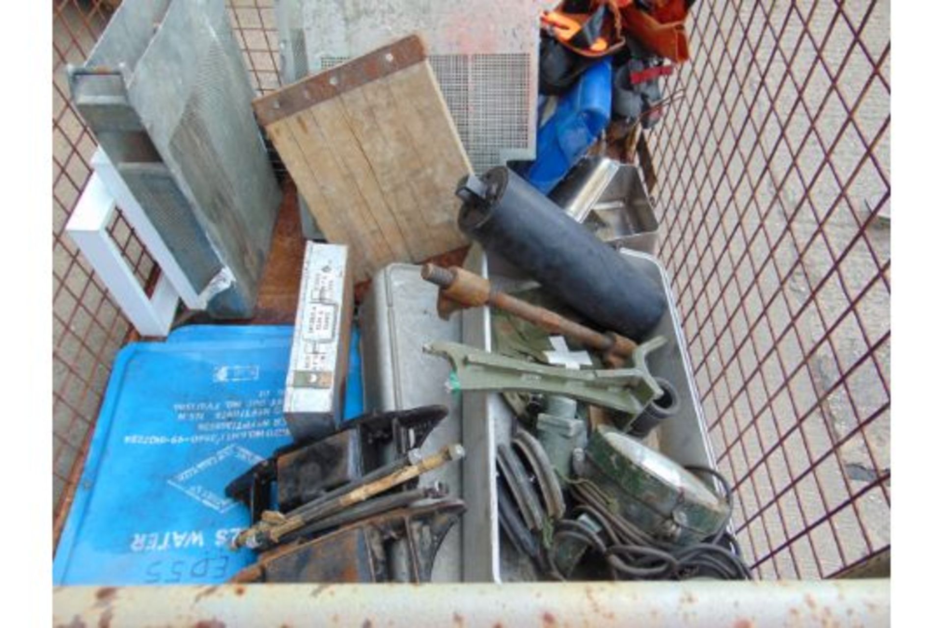 1x Stillage CVRT Track Links, Search Light Ammo Tins etc - Image 2 of 6
