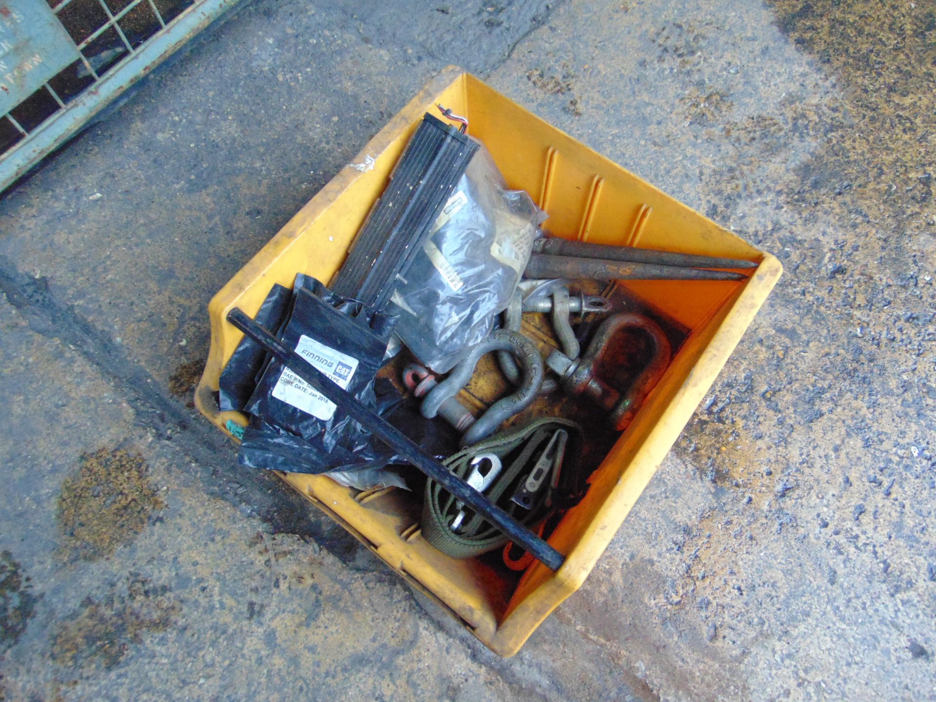 D Shackles, Pins, Caterpillar Spares etc - Image 2 of 4