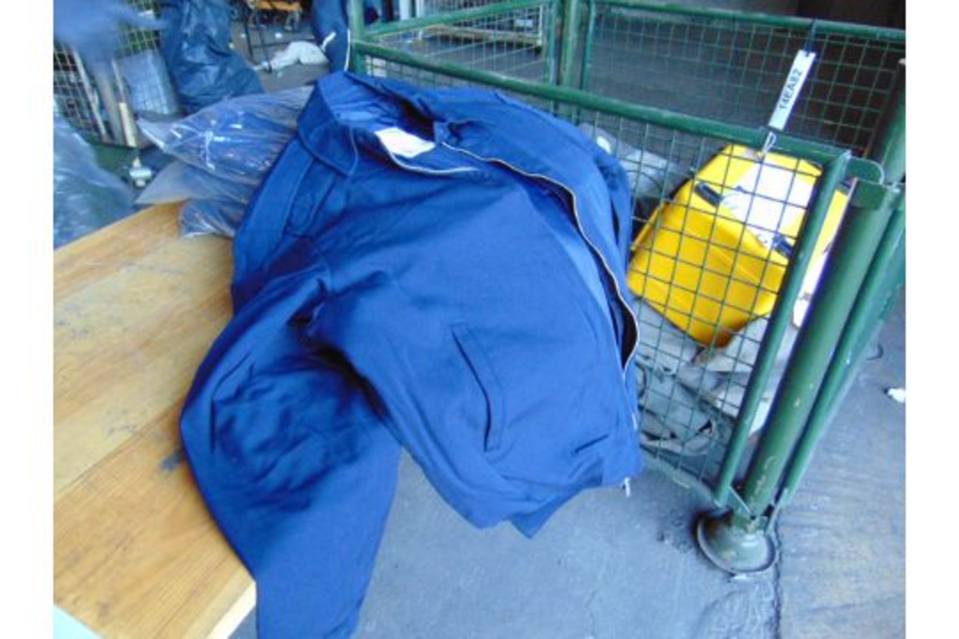 6x New Unissued (3 x) X Large & (3x) Small RAF issue Pilots Jackets with Removeable Liner - Image 5 of 6