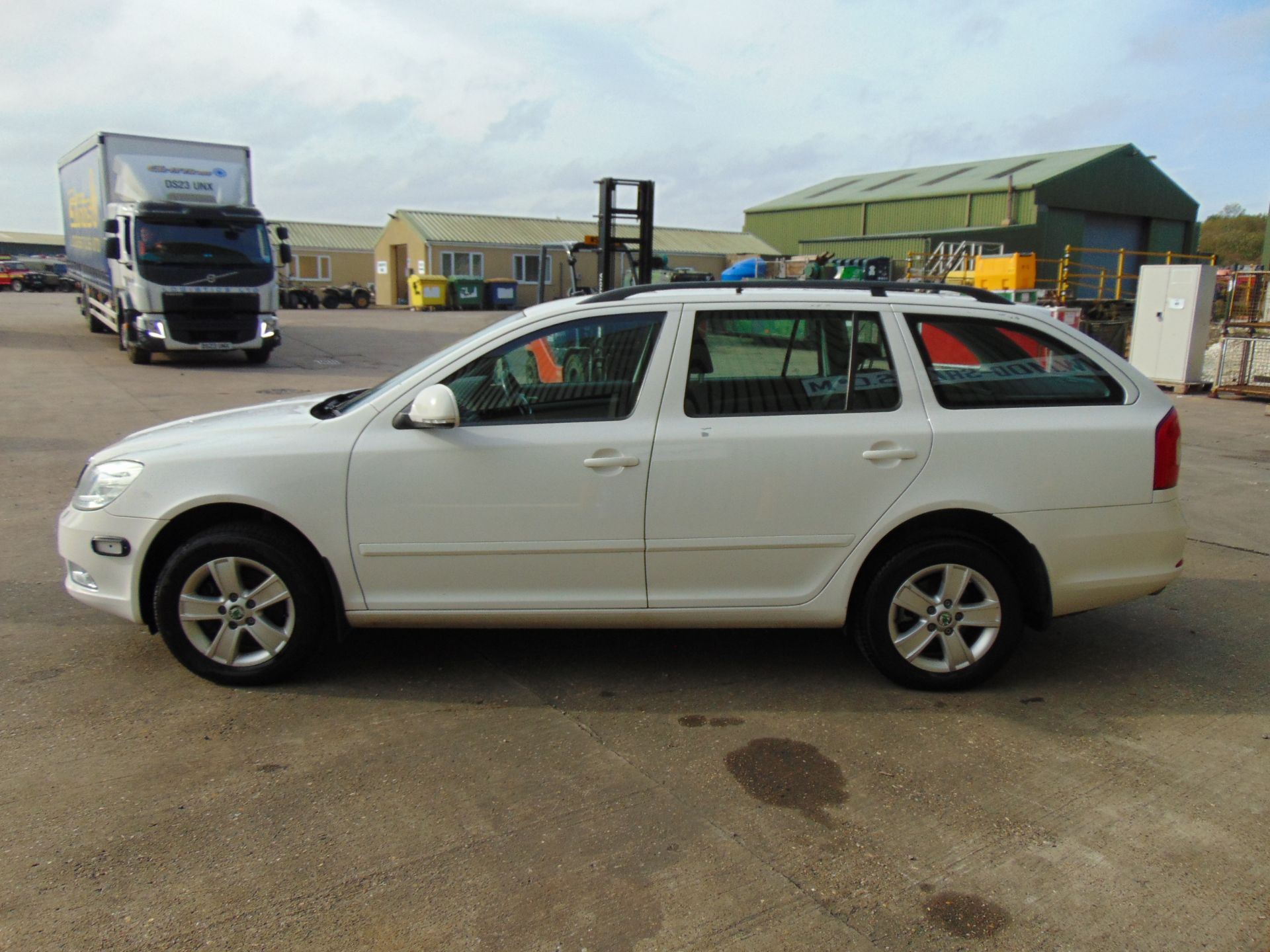 Fire and Rescue Service 2012 Skoda Octavia 4x4 2.0L 150BHP Diesel Estate - Image 5 of 20