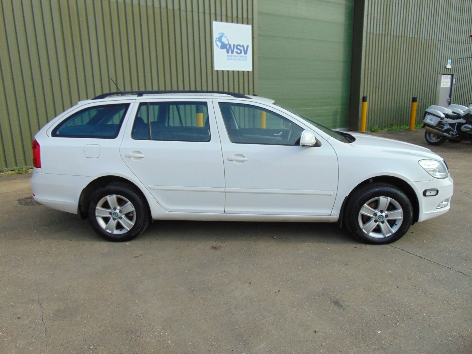 Fire and Rescue Service 2012 Skoda Octavia 4x4 2.0L 150BHP Diesel Estate - Image 6 of 20