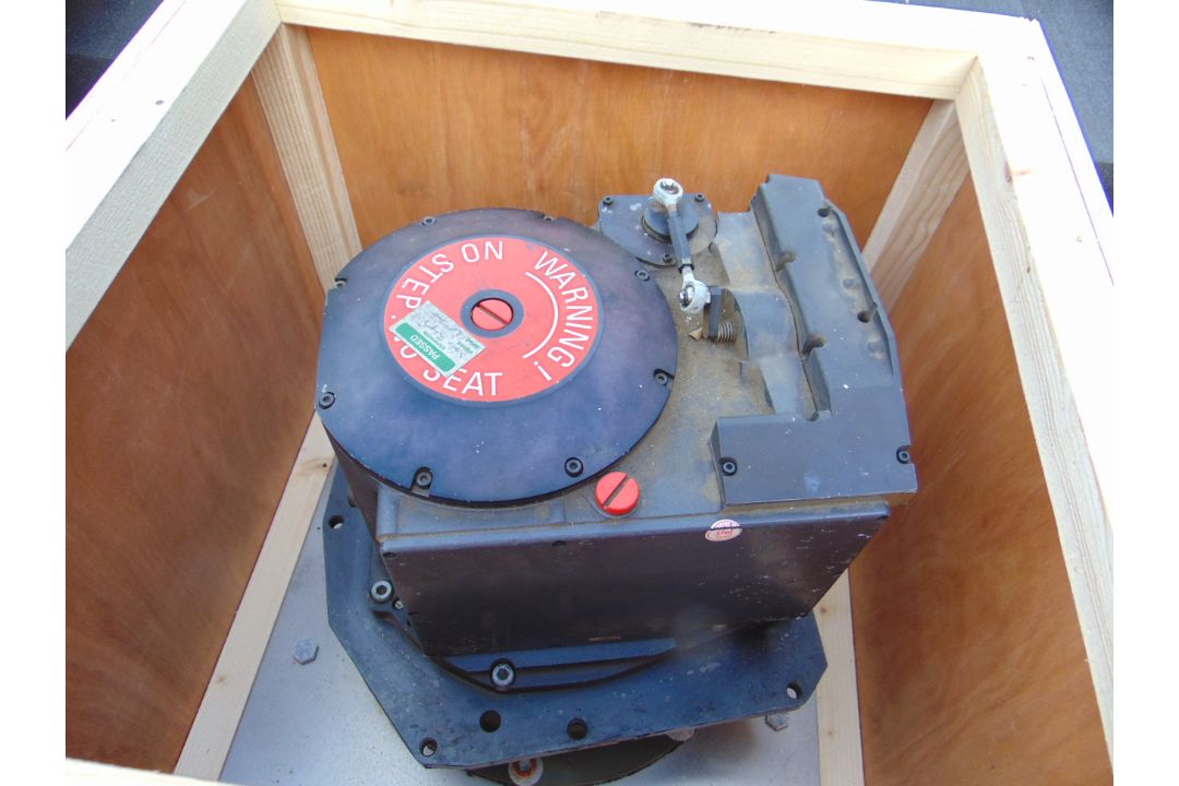 AFV Sight Periscope Gyro Stabilized Head assembly for MBT Challenger Tank in Transit Case - Image 1 of 11