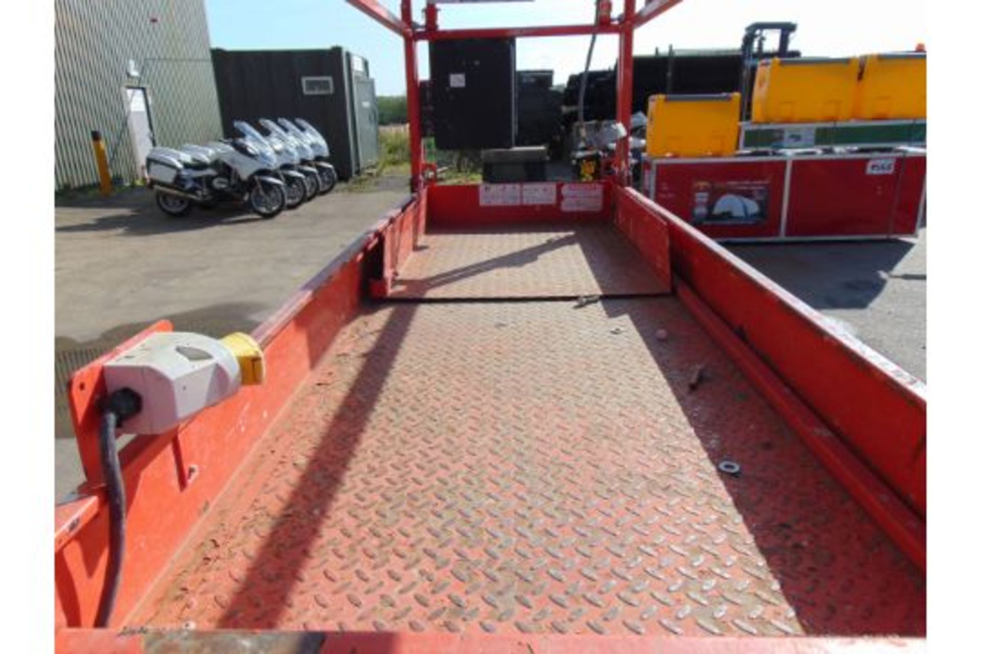 Skyjack SJIII 3226 Electric Scissor Lift Access Platform ONLY 195 Hours! - Image 16 of 17