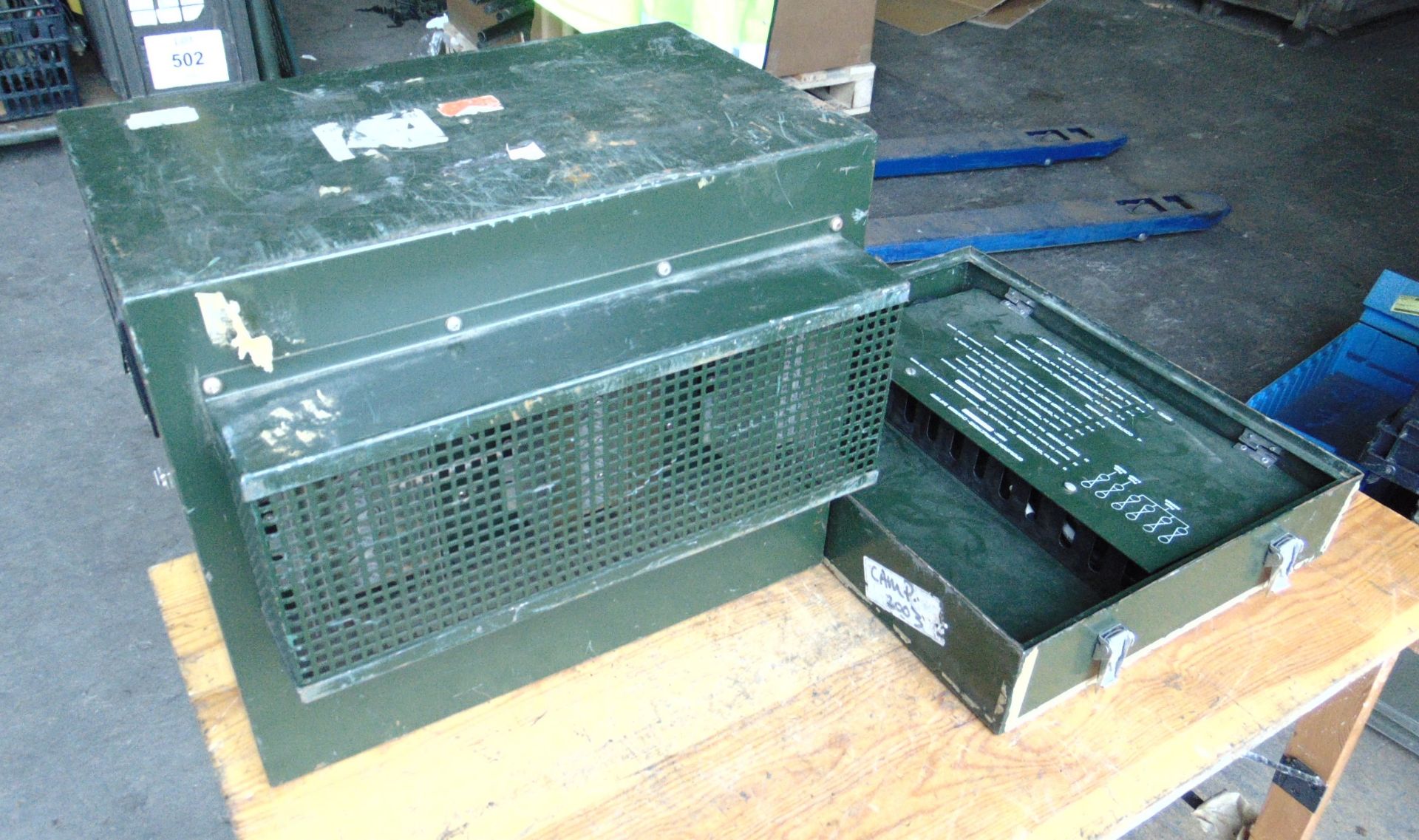 Very Rare SAFT Clansman 24V Universal Radio Battery Charger 240V Mains c/w Leads Instructions - Image 8 of 8